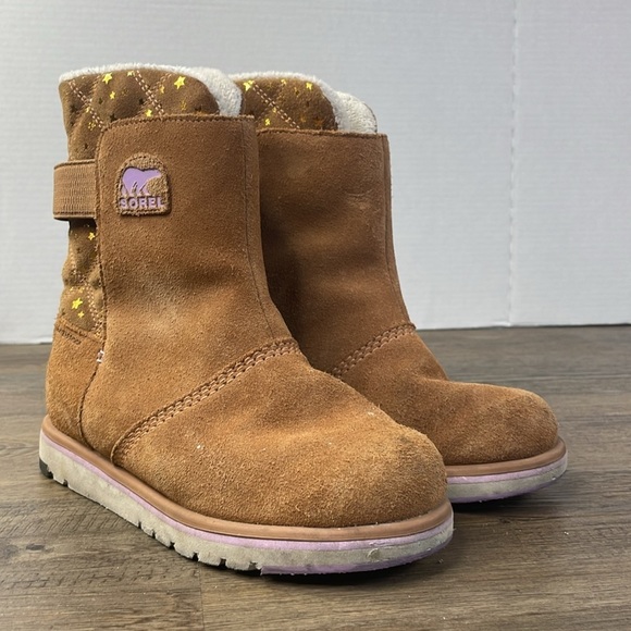 Sorel Big Kids Rylee Suede Brown Boots with Gold Stars, size Big Kid 4 - Picture 3 of 10